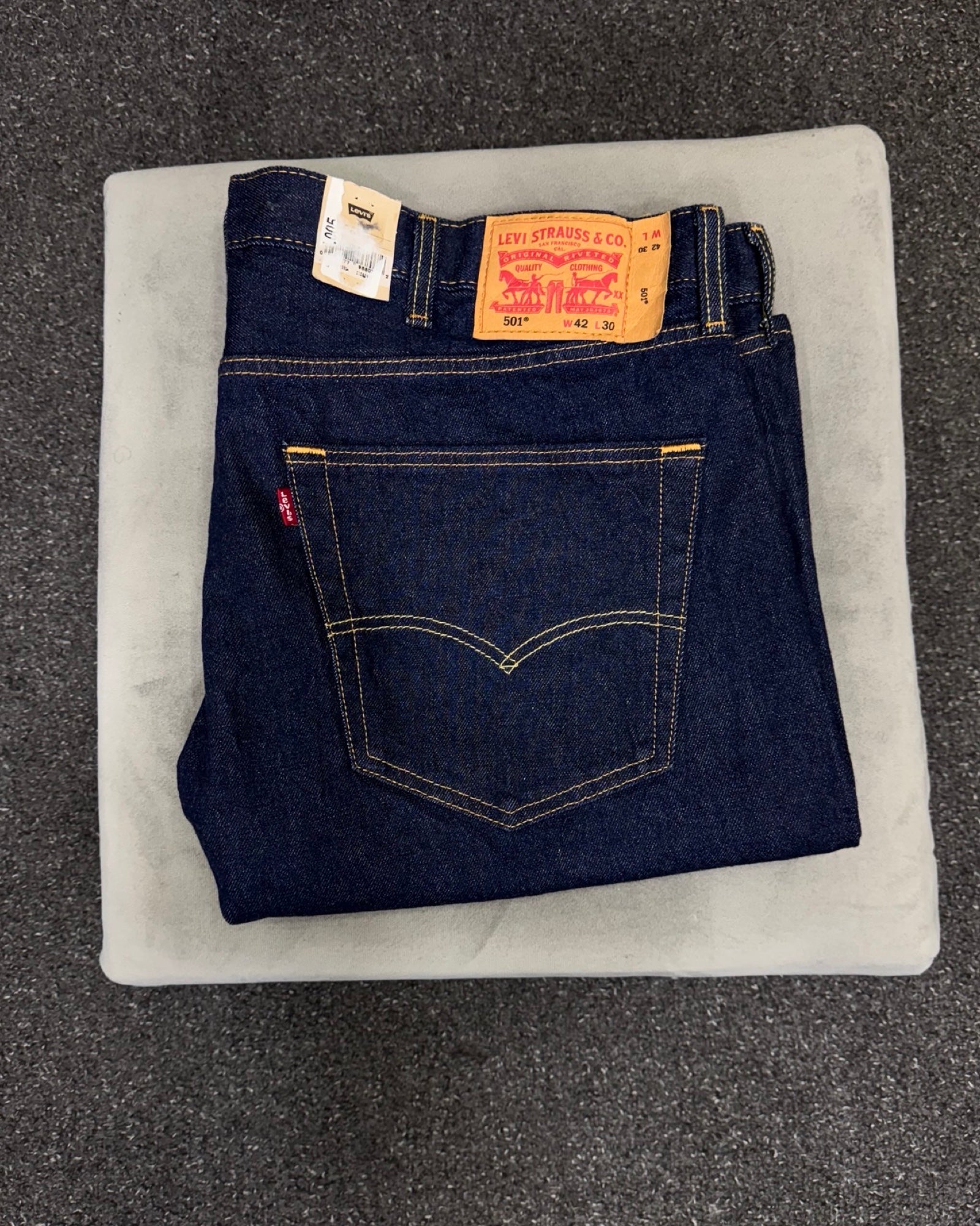 LEVI'S 501 w42l30