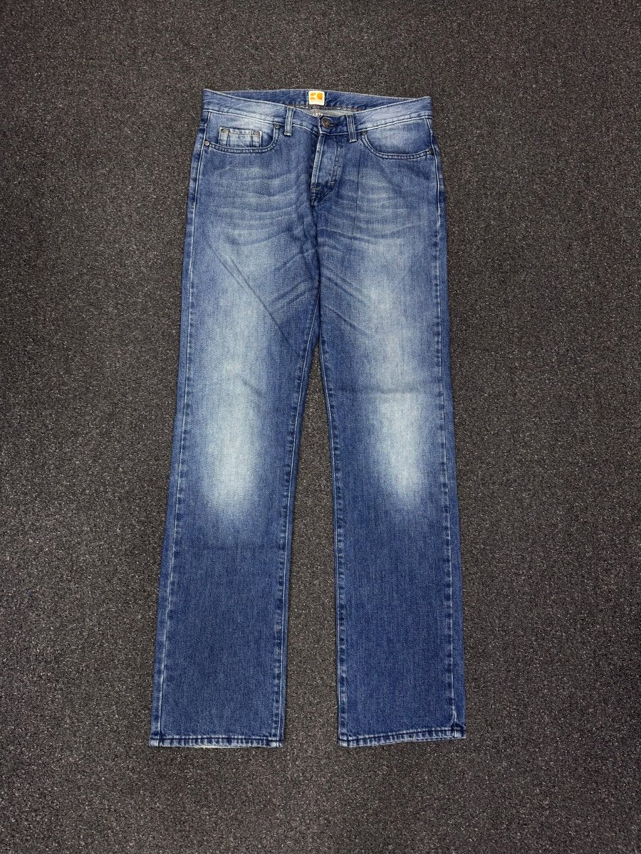 HUGO BOSS Straight w32l34