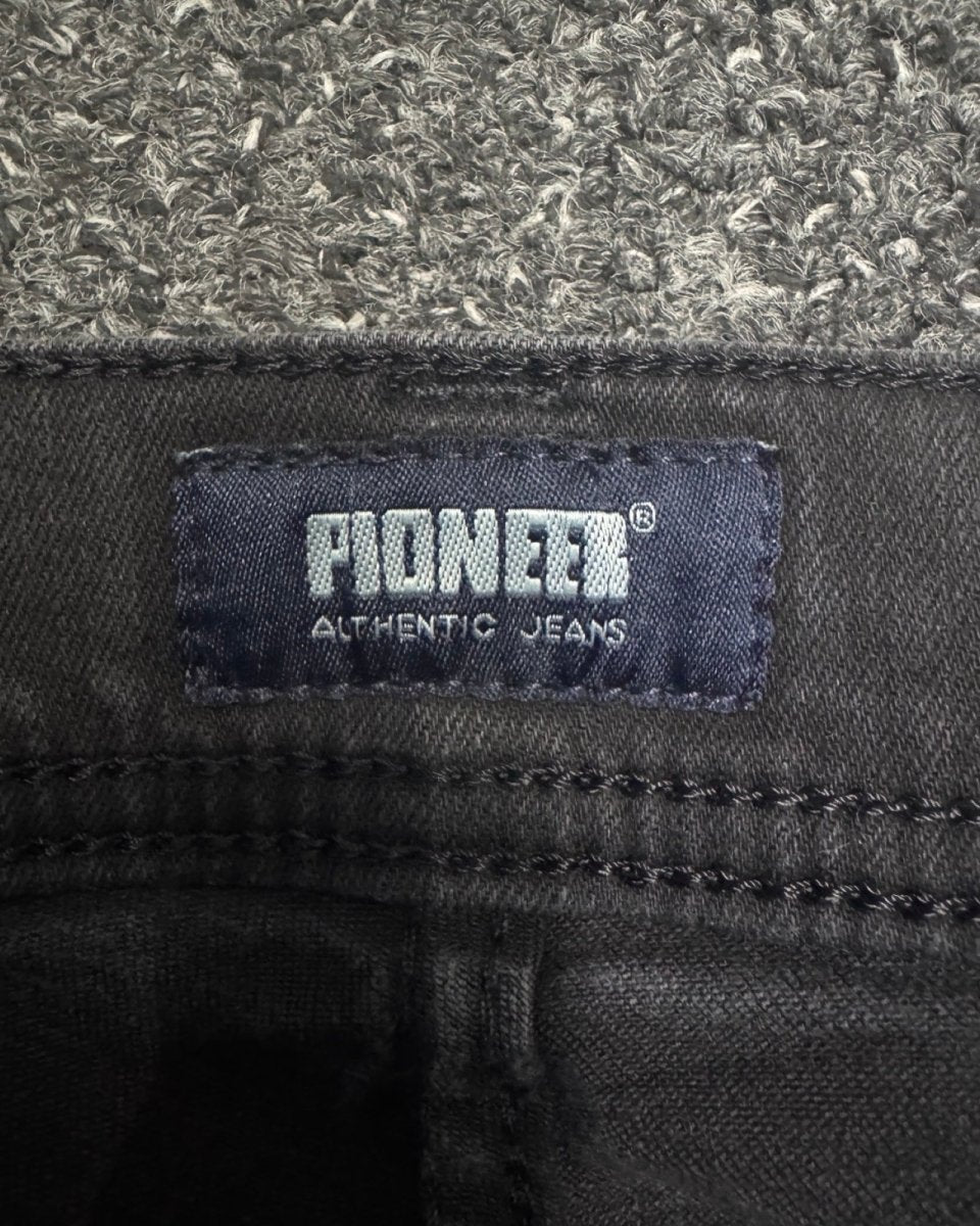 pioneer Regular w42l30