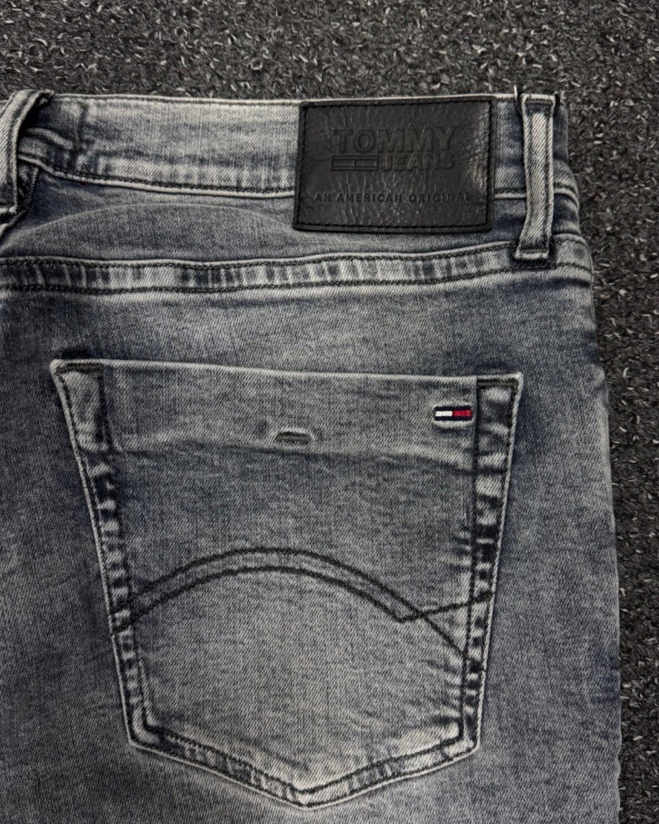 TOMMY HILFIGER Slim w32l32