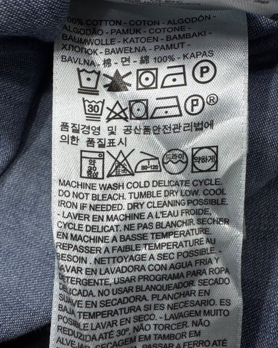 LEVIS M