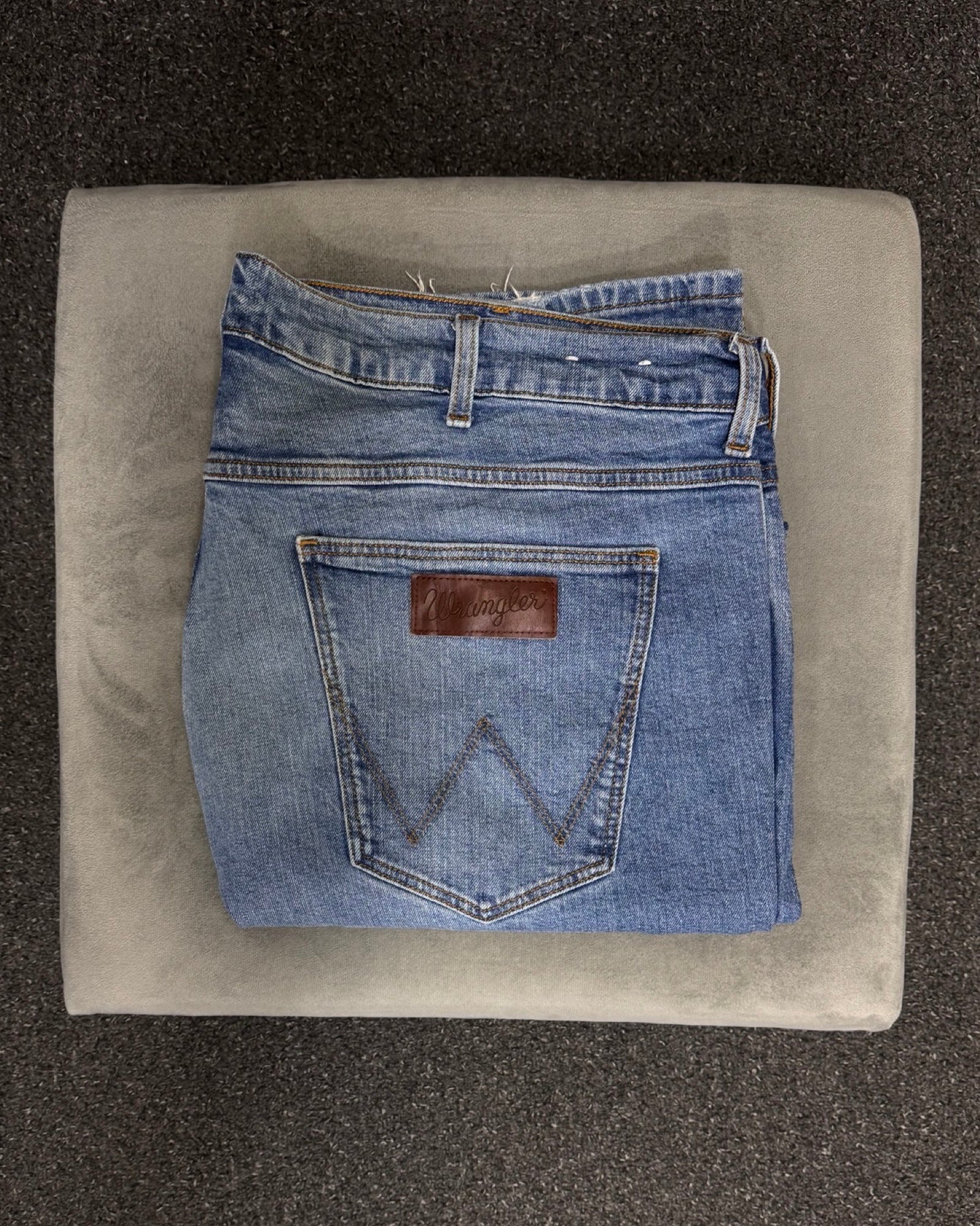 wrangler straight w42l32