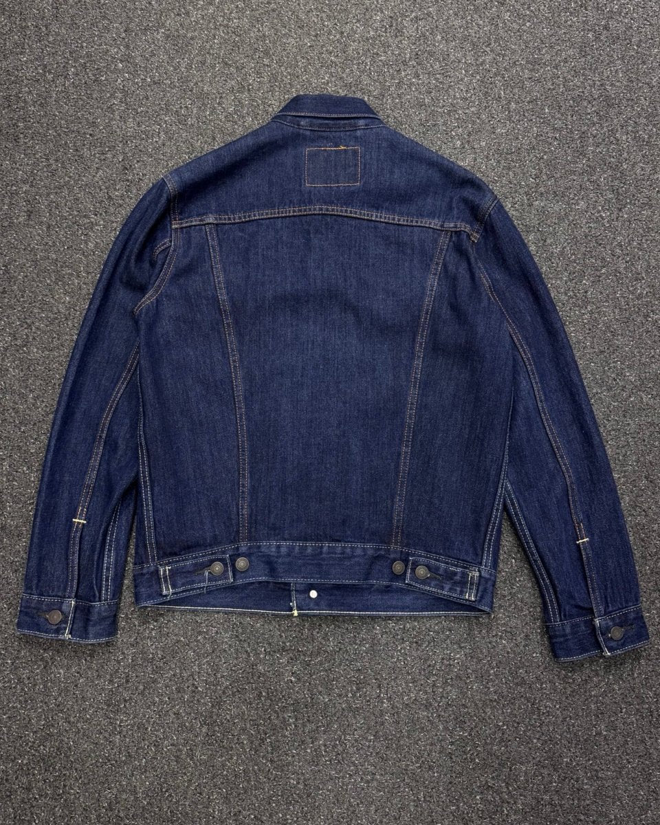 LEVIS M