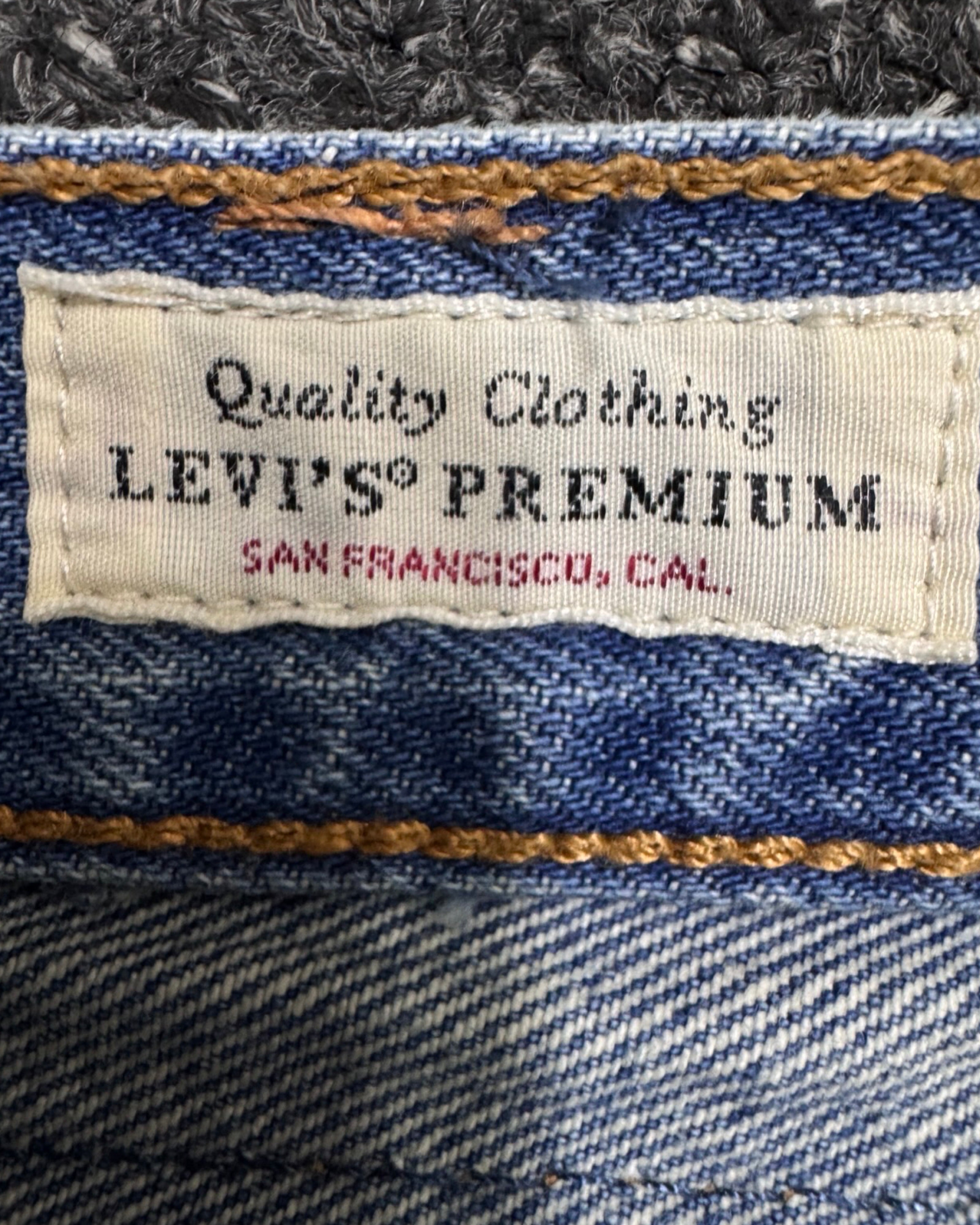 LEVIS SHORTS W26