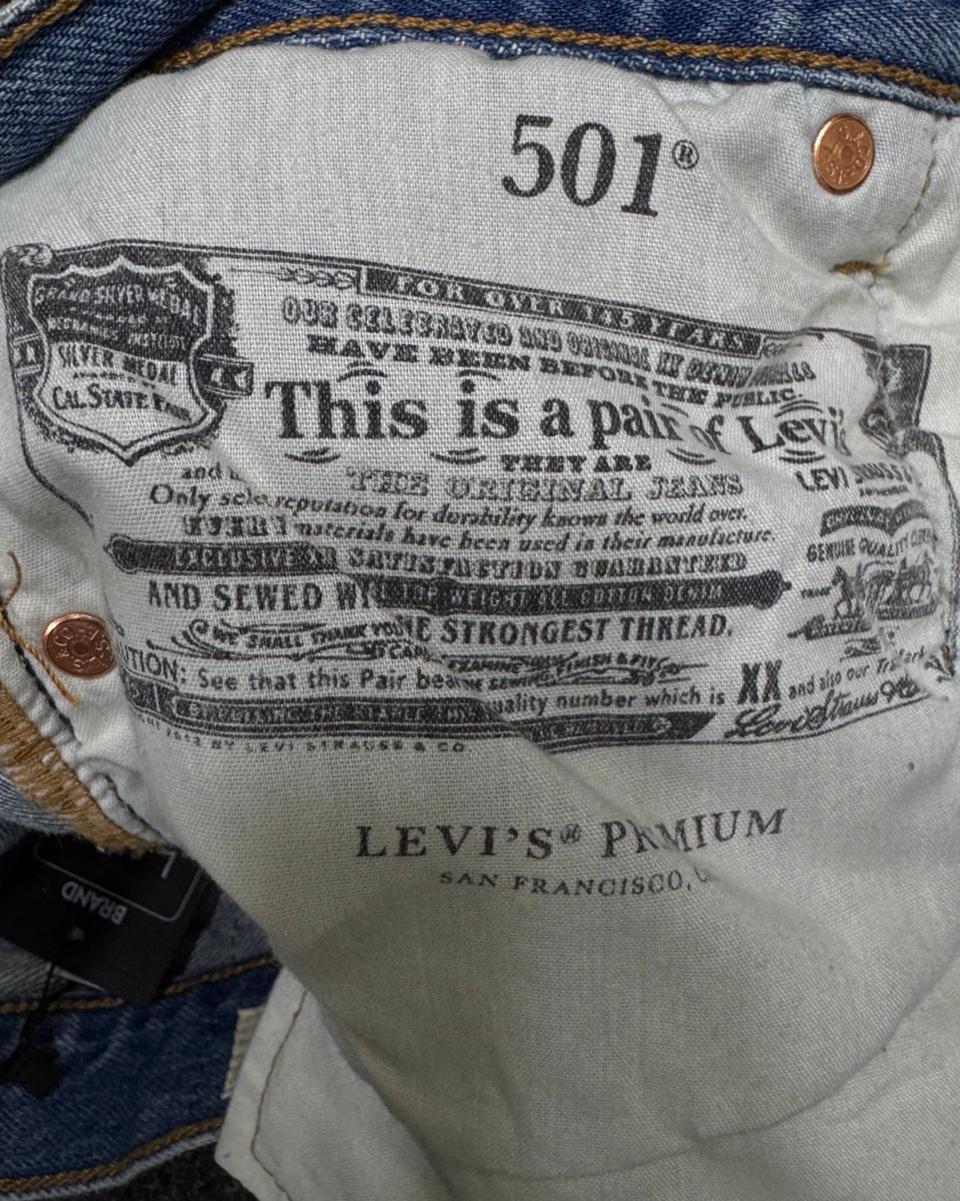LEVIS SHORTS W26