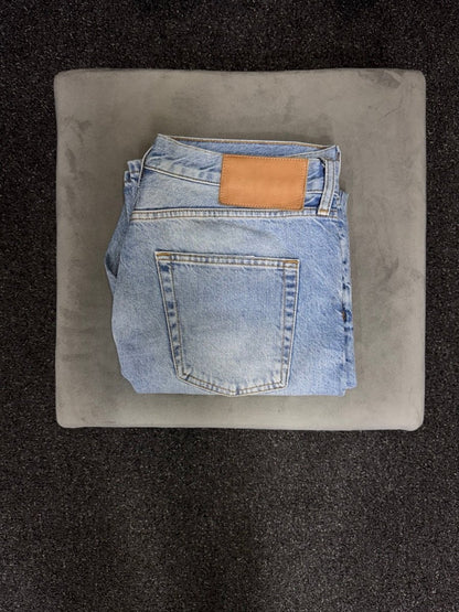 zara Straight w34l32