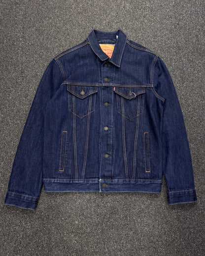 LEVIS M