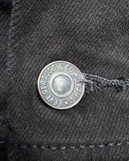 LEVIS M