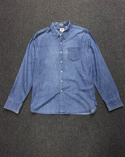 LEVIS M