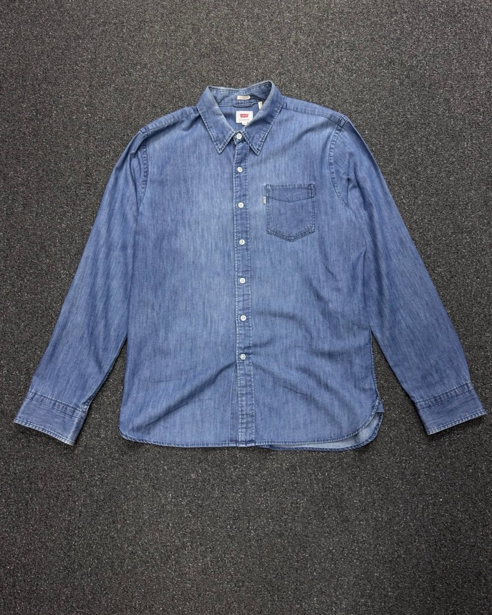 LEVIS M