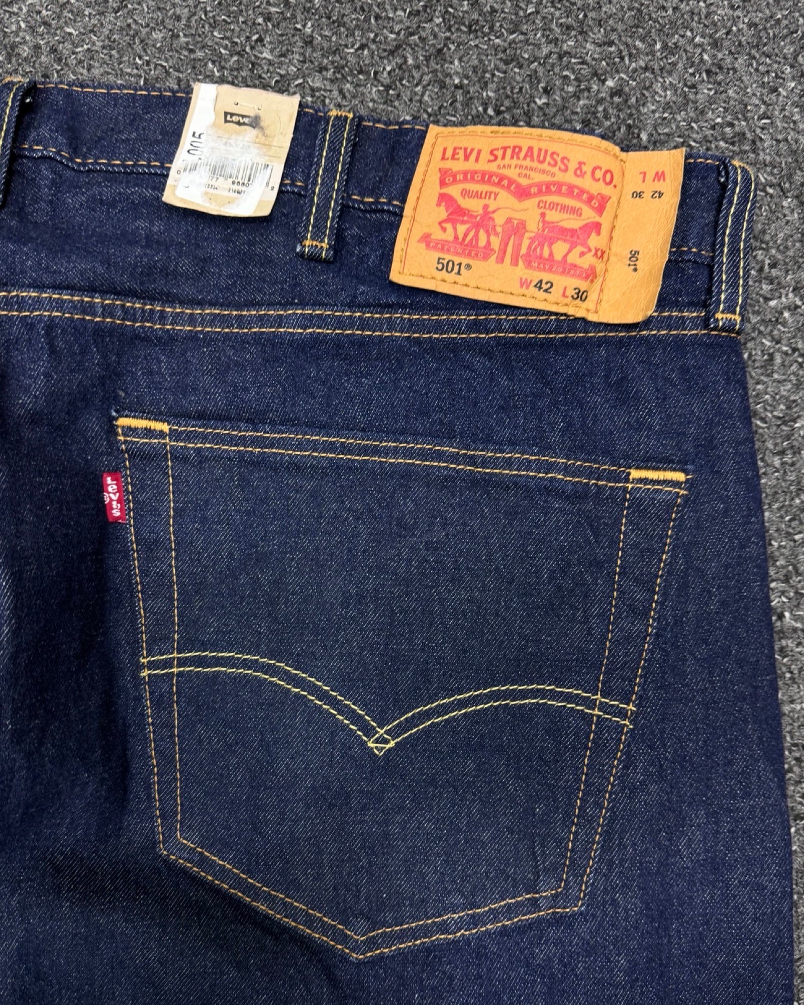 LEVI'S 501 w42l30