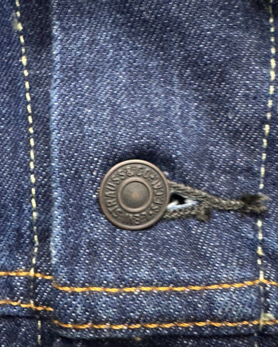 LEVIS M
