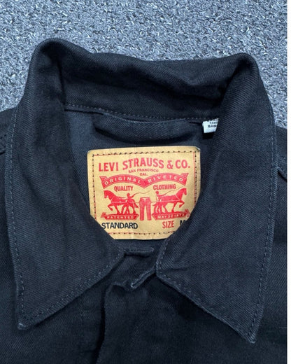 LEVIS M