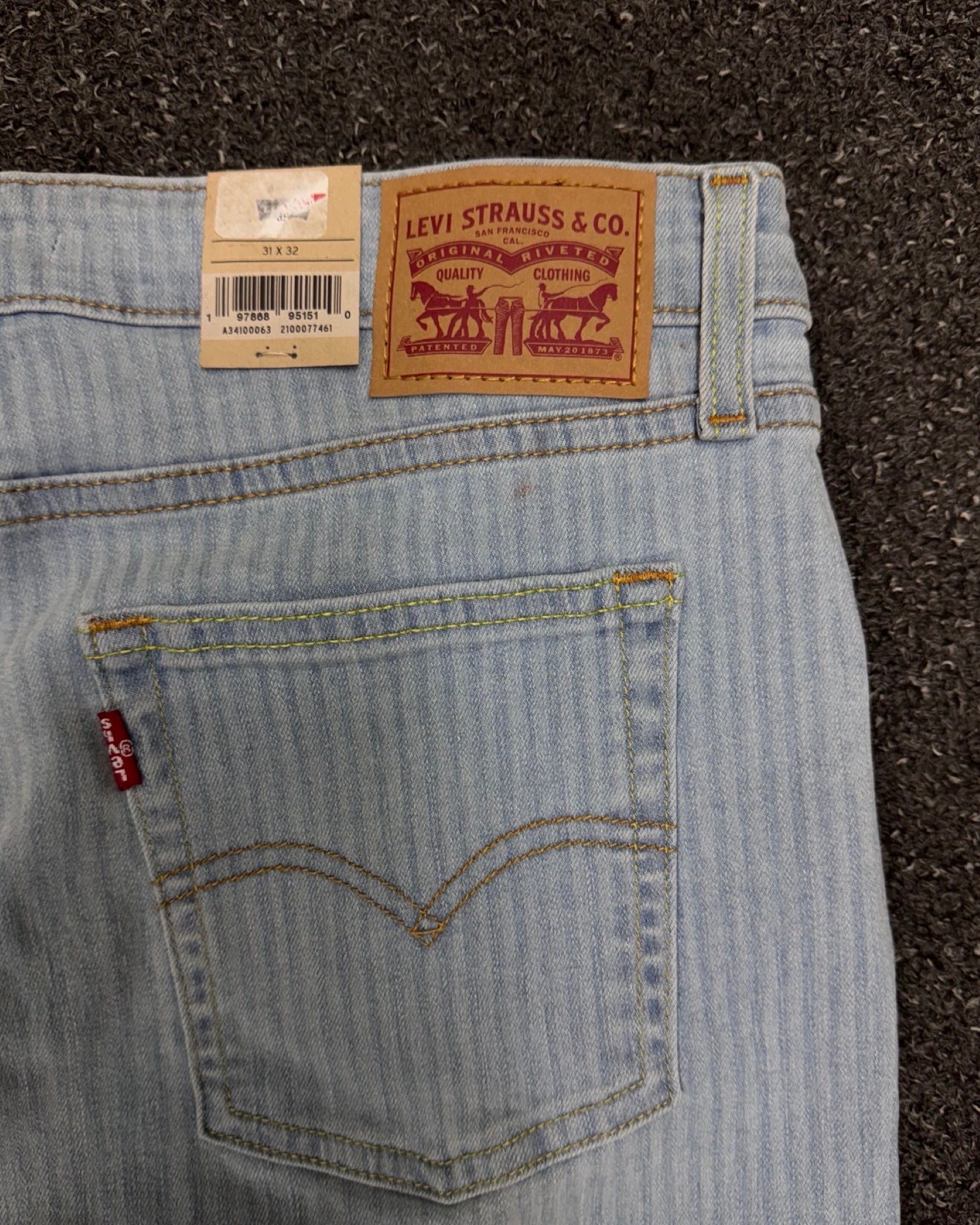LEVIS BOOTCUT W31L32
