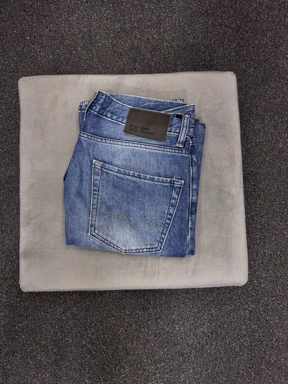 HUGO BOSS Straight w32l34